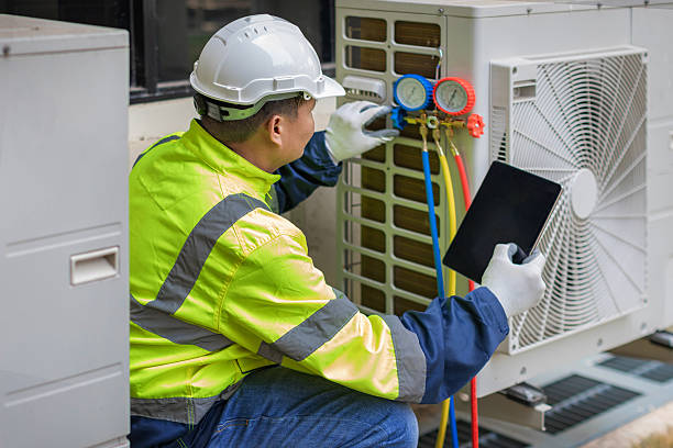 Professional Ac Installation technician working in Edinburg, IL